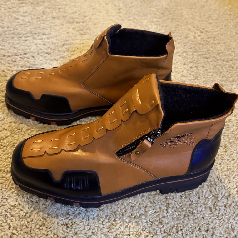 Men boots new, size 11 US or 45 no box.